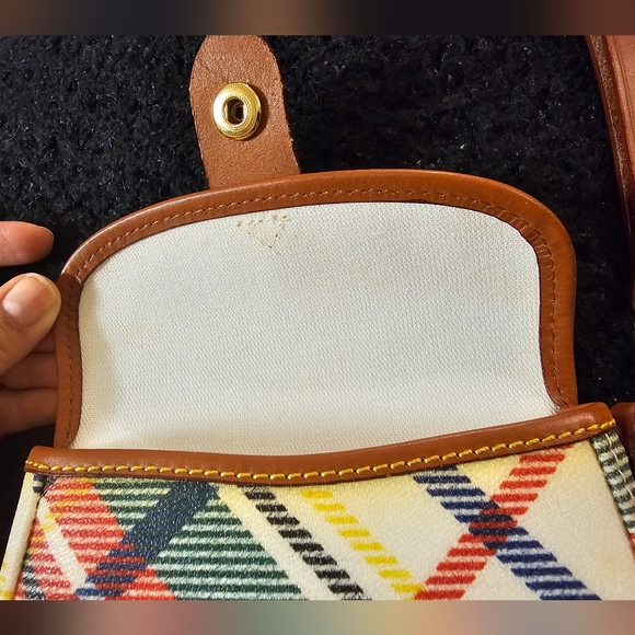 Dooney & Bourke Wristlet EUC - Picture 9 of 9